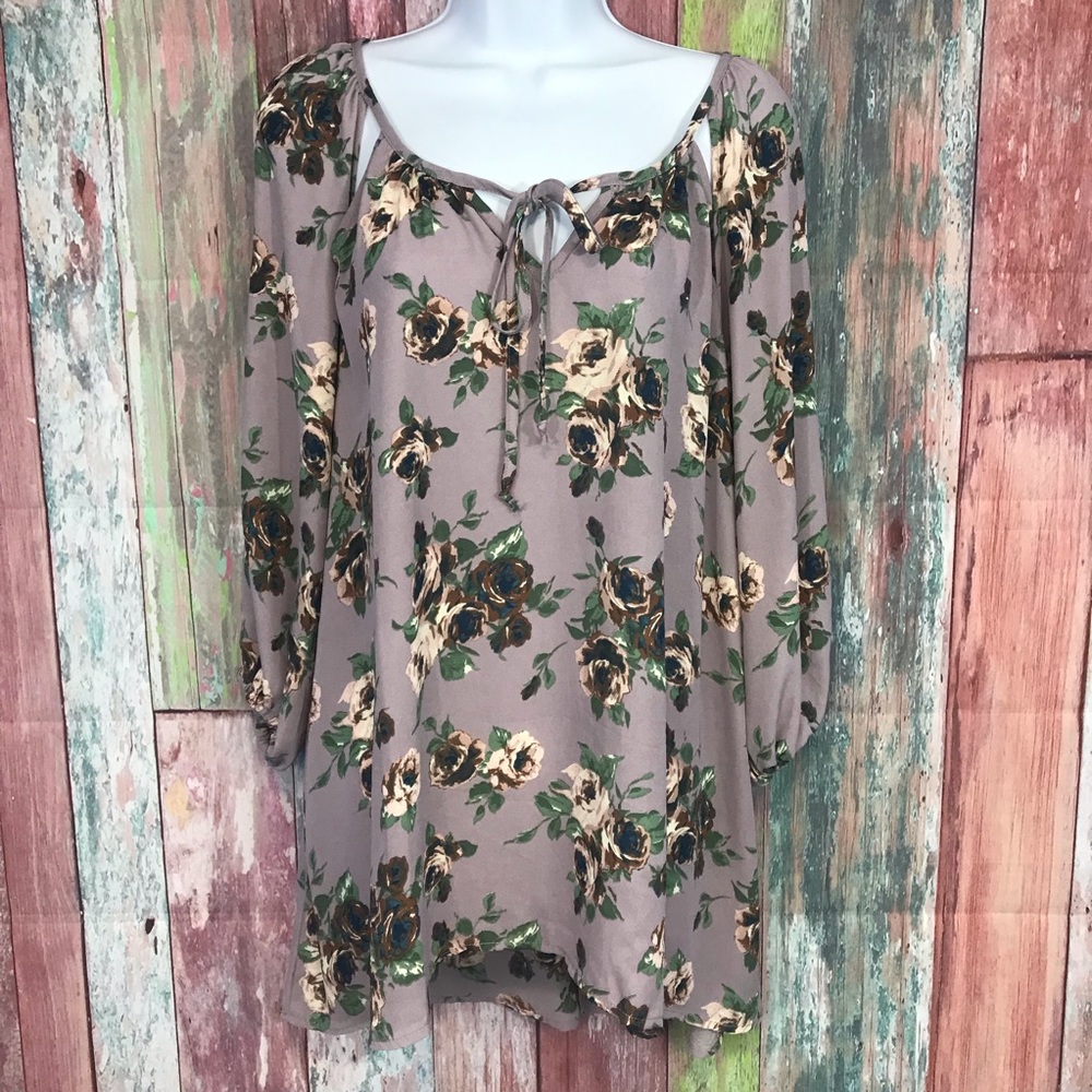 Cure floral cutout sleeves top